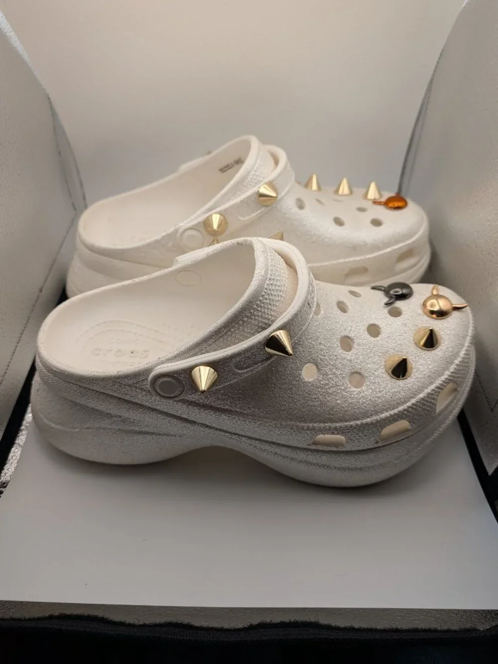 CROCS gold spike